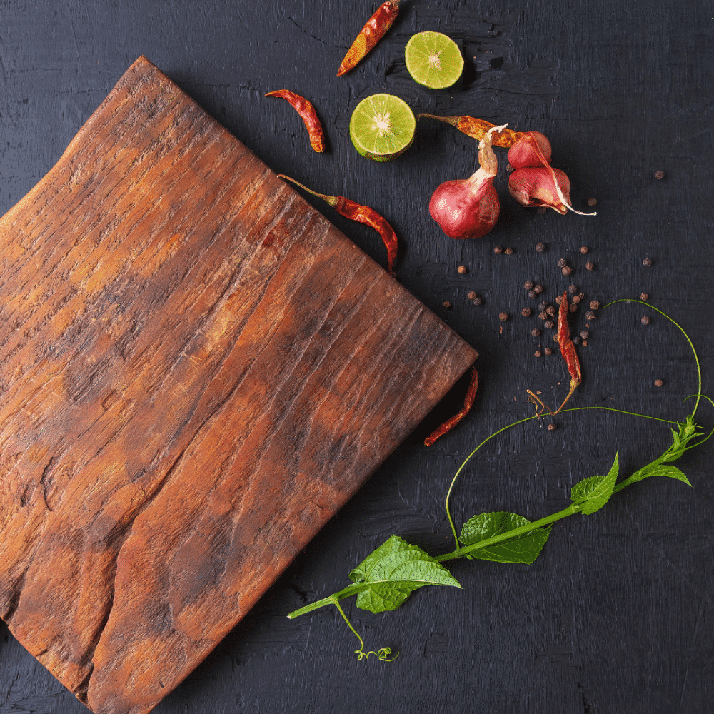 Behandling af skærebræt i træ