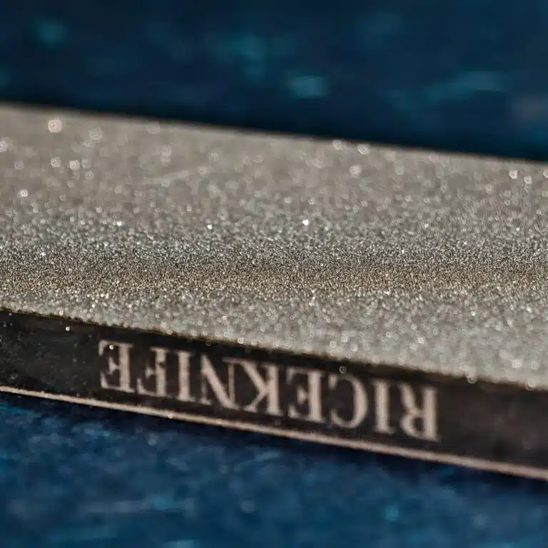 Belagt diamantslibesten 250/1150 fra RICEKNIFE, dobbeltsidet med #250 og #1150
