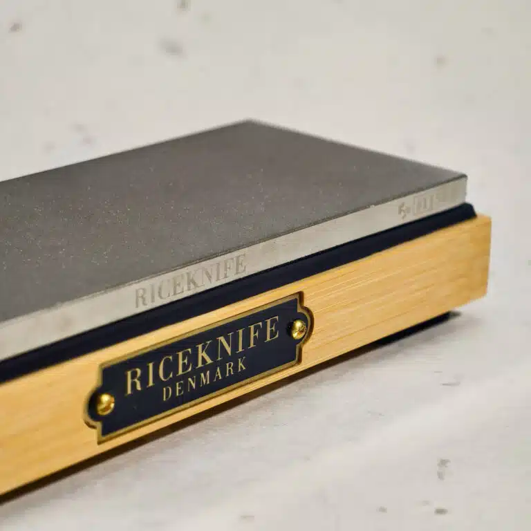 Slibestensholder fra RICEKNIFE, 210 × 85 × 32 mm